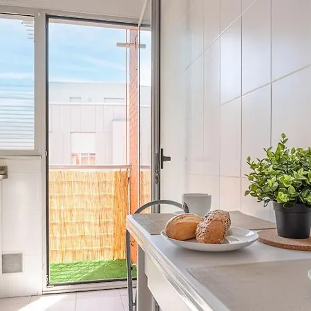 San With Private Parking *