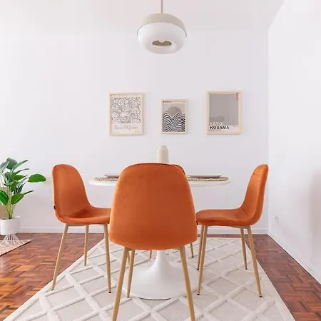 San With Private Parking