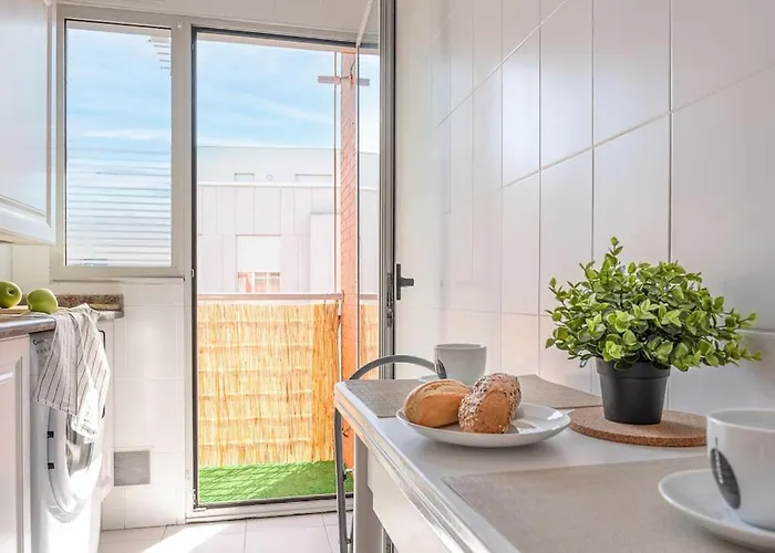 San With Private Parking *