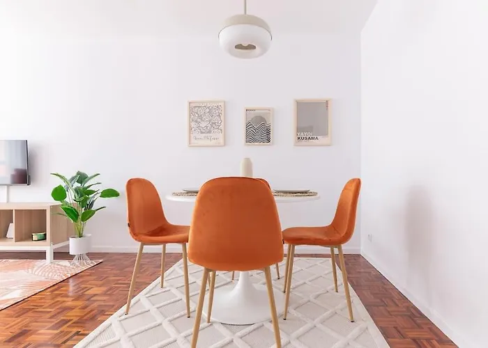 San With Private Parking