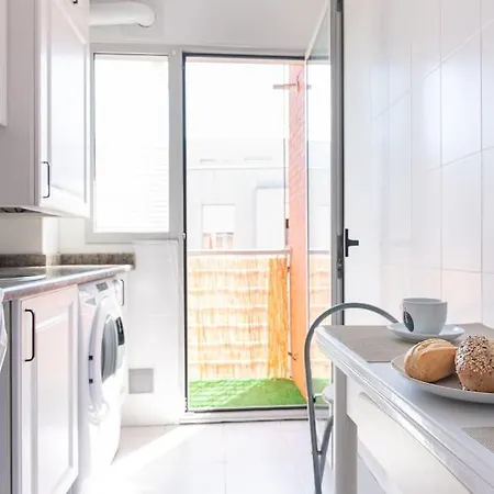 San With Private Parking Appartement